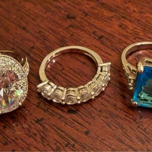 Elegant Silver Ring with Clear Stones